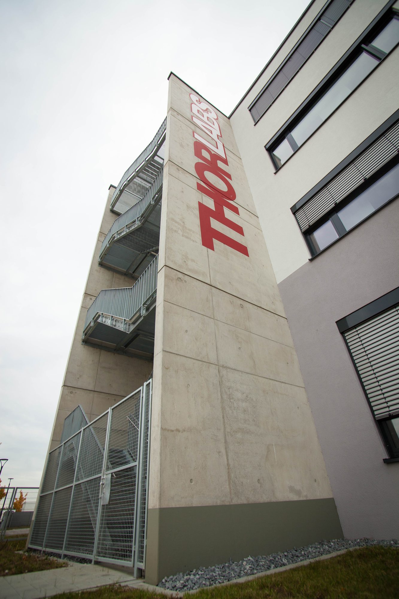 Neubau Betriebssitz Bergkirchen – Fluchttreppe, Untersicht
