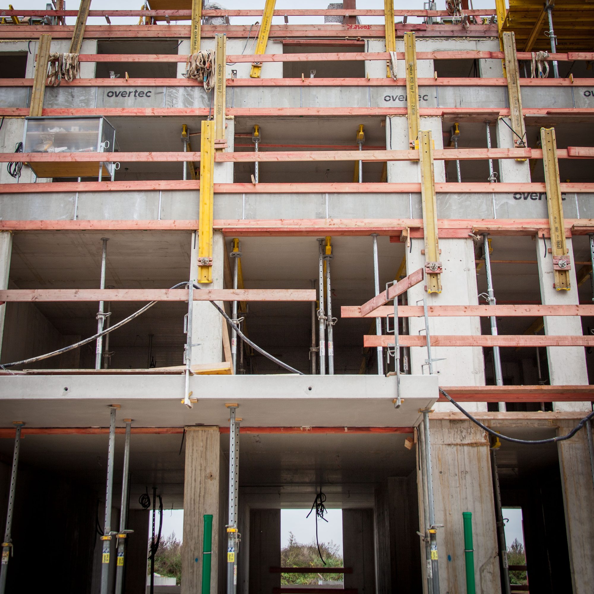 Wohnanlage Germering – Fassade mit Deckenschalung